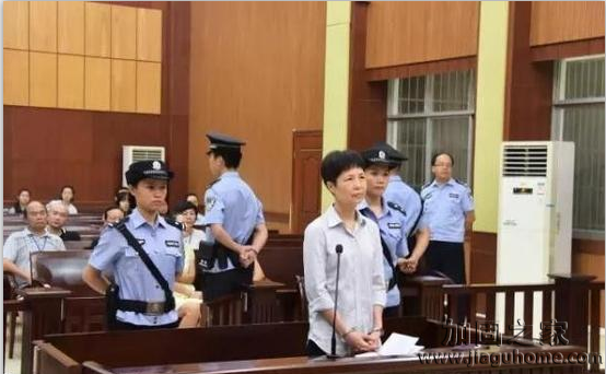 建筑結(jié)構(gòu)加固行業(yè)的女會(huì)計(jì)秉承會(huì)計(jì)職業(yè)道德兢兢業(yè)業(yè)