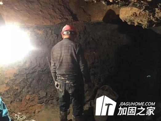 某小區(qū)業(yè)主私挖3米深地下室？房屋結構能行嗎！